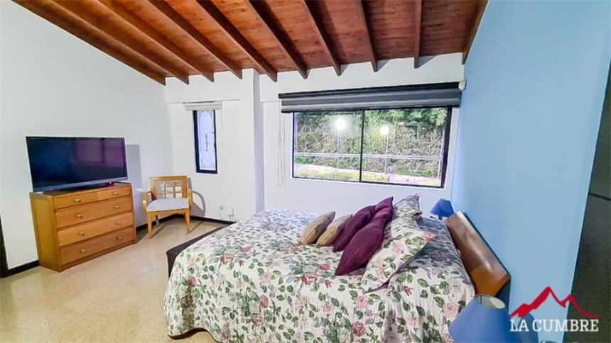 Casa de 3 alcobas en venta en Loma Del Chocho, Envigado, 225 m² · foto 7 de 15