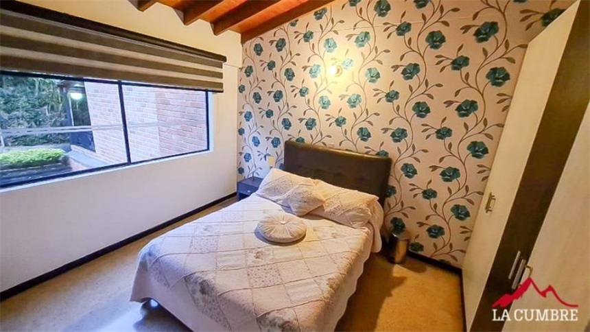 Casa de 3 alcobas en venta en Loma Del Chocho, Envigado, 225 m² · foto 14 de 15