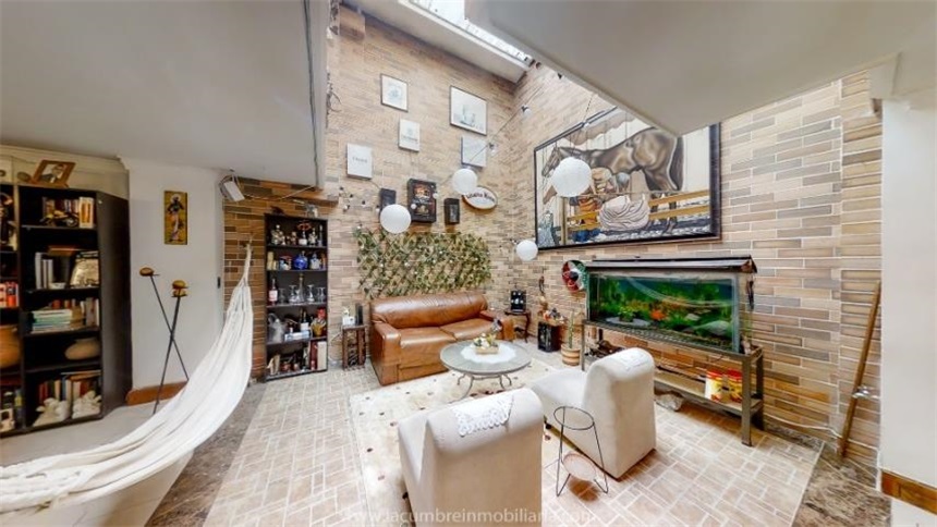 Casa de 4 alcobas en venta en Loma Del Escobero, Envigado, 264 m² · foto 4 de 19