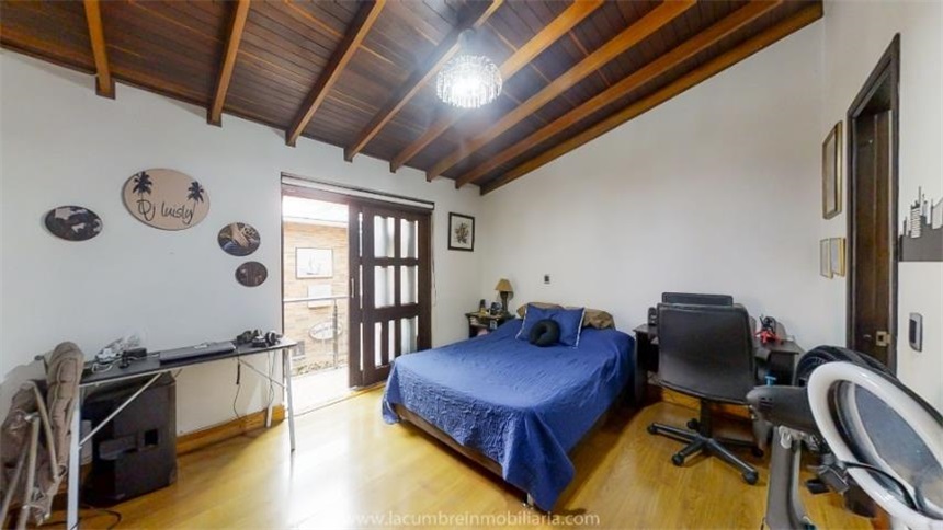 Casa de 4 alcobas en venta en Loma Del Escobero, Envigado, 264 m² · foto 8 de 19