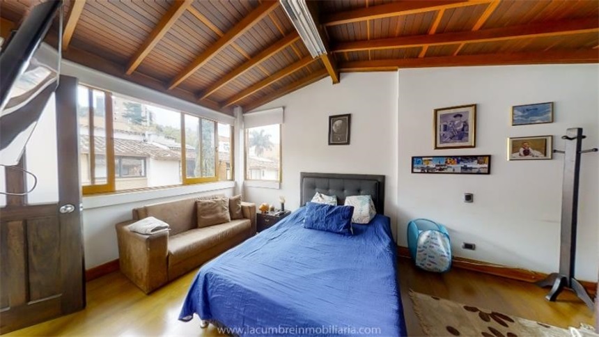 Casa de 4 alcobas en venta en Loma Del Escobero, Envigado, 264 m² · foto 15 de 19