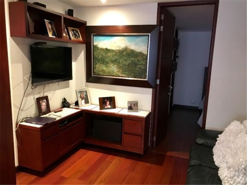 Apartamento de 4 alcobas en venta en Santa Barbara, Bogotá, 164 m² · foto 23 de 24