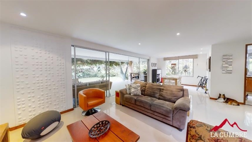 Casa de 3 alcobas en venta en Loma Benedictinos, Envigado, 286 m² · foto 3 de 24