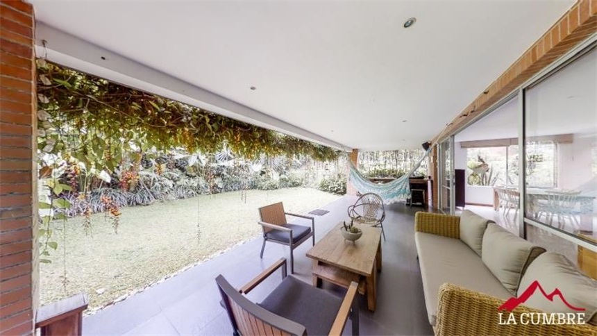 Casa de 3 alcobas en venta en Loma Benedictinos, Envigado, 286 m² · foto 7 de 24