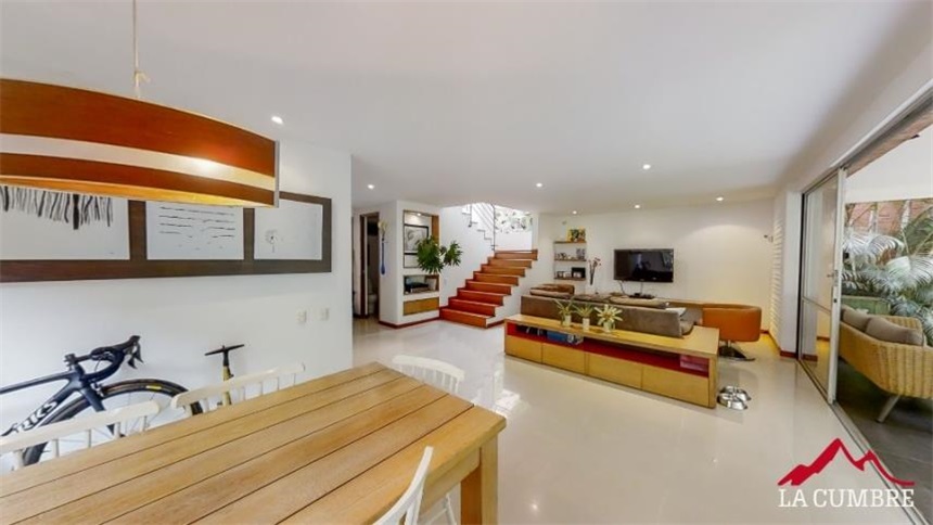 Casa de 3 alcobas en venta en Loma Benedictinos, Envigado, 286 m² · foto 4 de 24