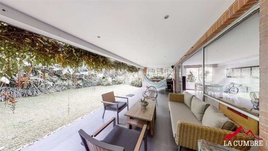 Casa de 3 alcobas en venta en Loma Benedictinos, Envigado, 286 m² · foto 8 de 24