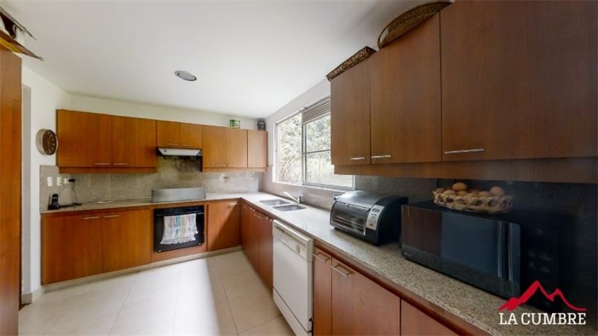 Casa de 3 alcobas en venta en Loma Benedictinos, Envigado, 286 m² · foto 9 de 24