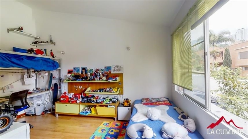 Casa de 3 alcobas en venta en Loma Benedictinos, Envigado, 286 m² · foto 13 de 24