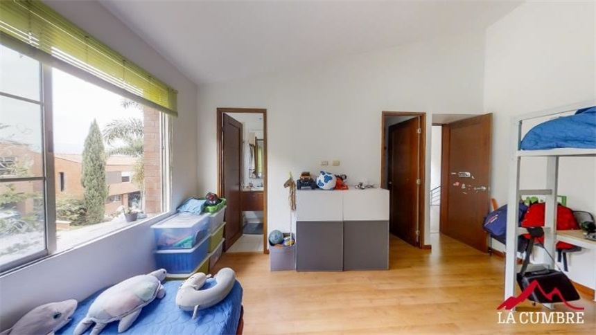 Casa de 3 alcobas en venta en Loma Benedictinos, Envigado, 286 m² · foto 14 de 24