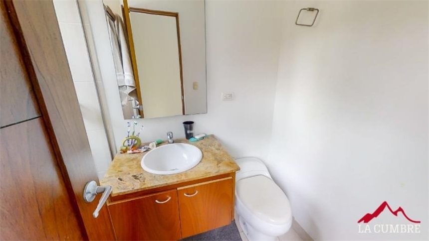 Casa de 3 alcobas en venta en Loma Benedictinos, Envigado, 286 m² · foto 12 de 24