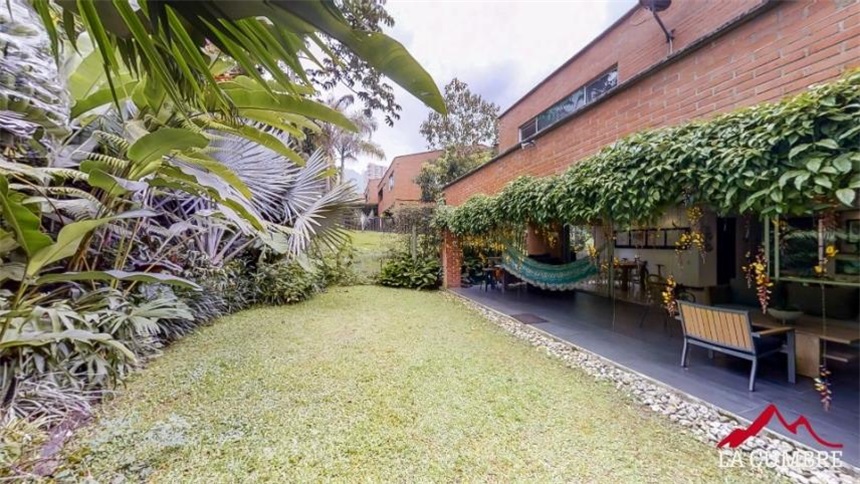 Casa de 3 alcobas en venta en Loma Benedictinos, Envigado, 286 m² · foto 6 de 24