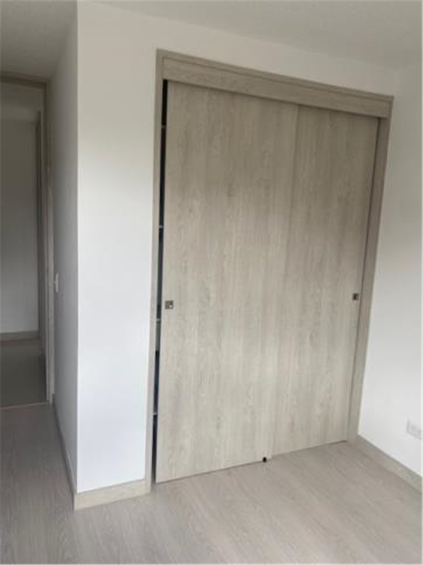 Apartamento de 2 alcobas en venta en Cabañas, Bello, 70 m² · foto 9 de 11