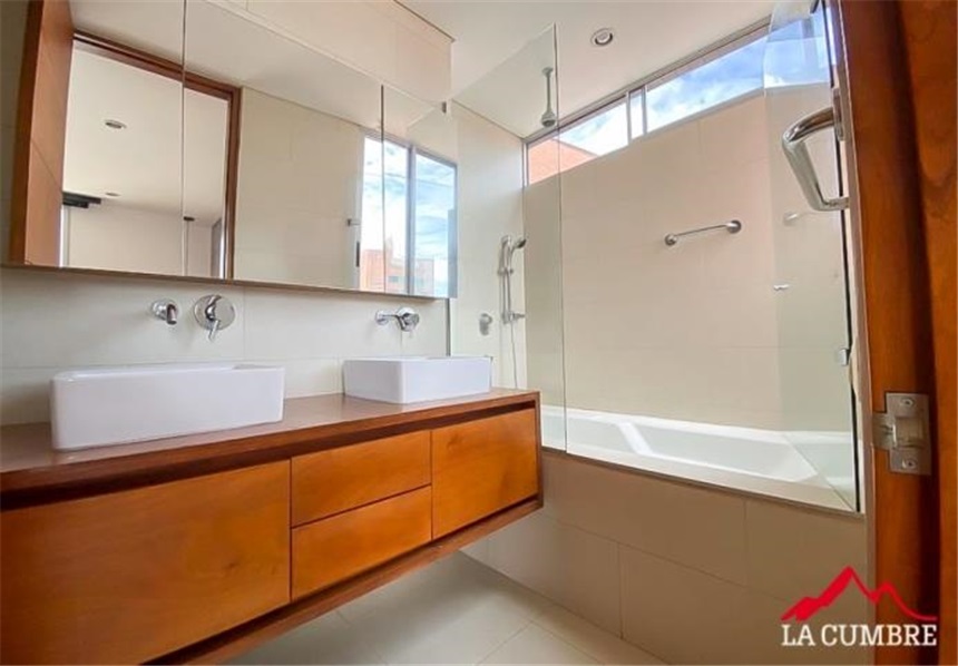 Apartamento en arriendo en El Poblado, Medellín · foto 17 de 24