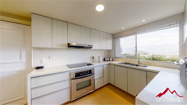 Apartamento de 3 alcobas en venta en Altos Del Poblado, Medellín, 240 m² · foto 11 de 22