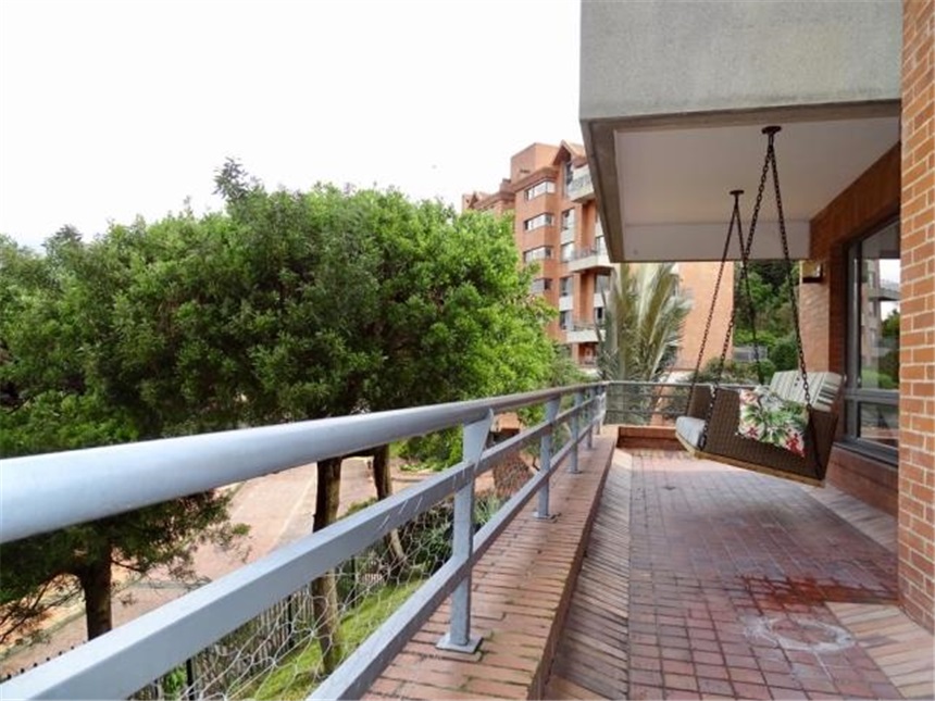 Apartamento de 4 alcobas en venta en Lindaraja, Bogotá, 197 m² · foto 10 de 24