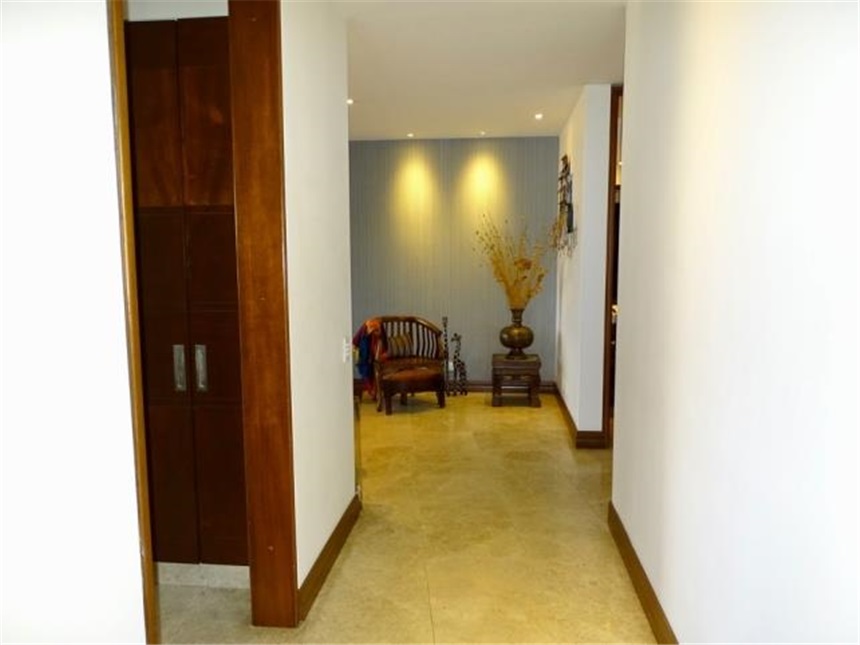 Apartamento de 4 alcobas en venta en Lindaraja, Bogotá, 197 m² · foto 5 de 24