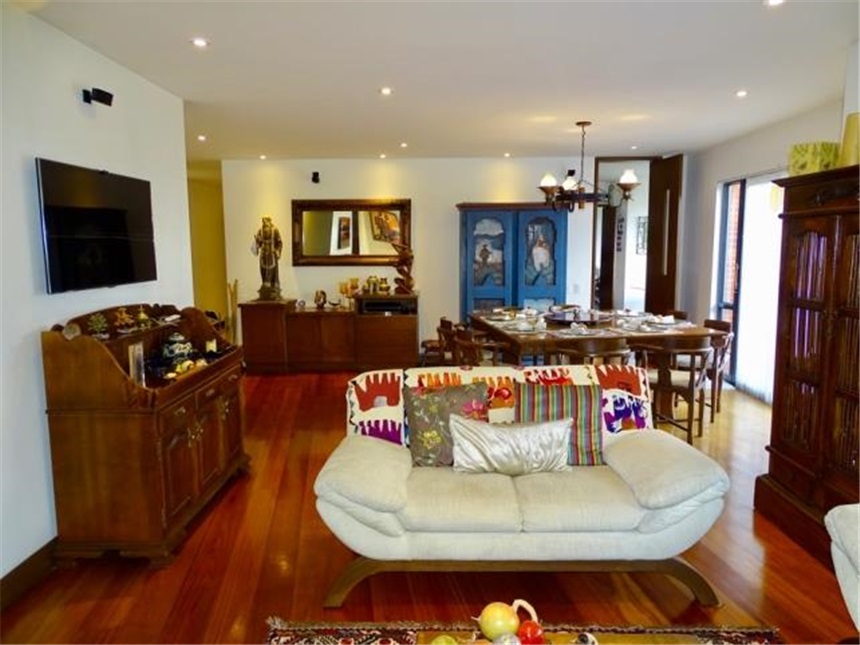 Apartamento de 4 alcobas en venta en Lindaraja, Bogotá, 197 m² · foto 3 de 24