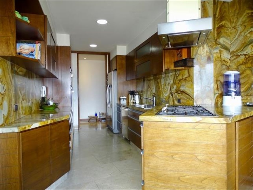 Apartamento de 4 alcobas en venta en Lindaraja, Bogotá, 197 m² · foto 4 de 24