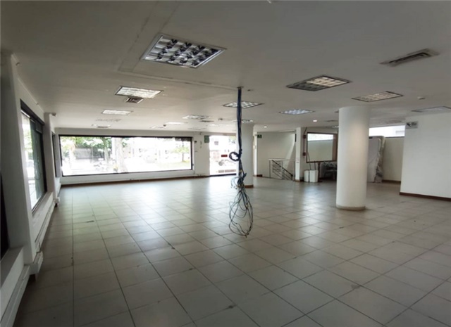 Local en venta en El Poblado, Medellín, 260 m² · foto 2 de 9