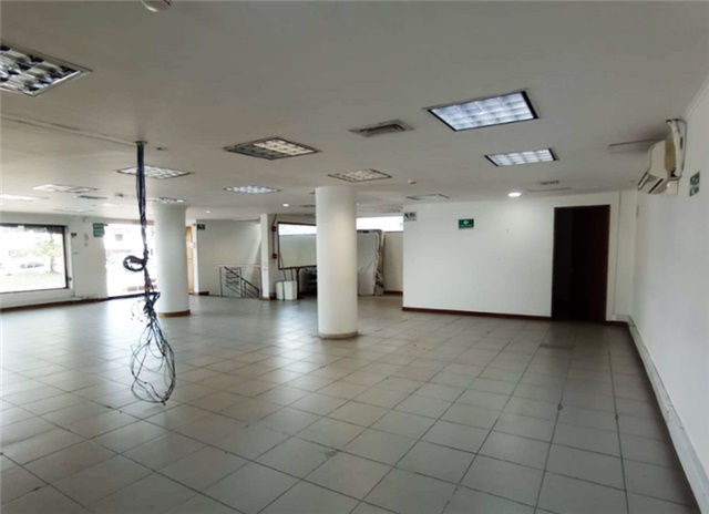 Local en venta en El Poblado, Medellín, 260 m² · foto 3 de 9