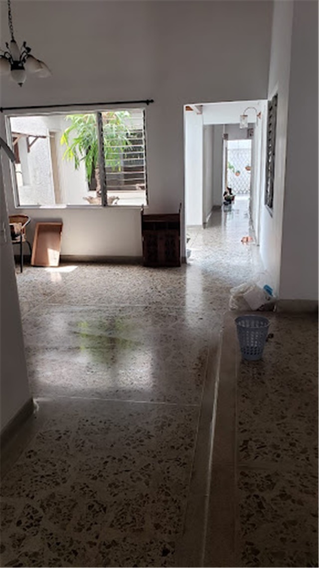 Casa de 5 alcobas en venta en Conquistadores, Medellín, 440 m² · foto 2 de 24