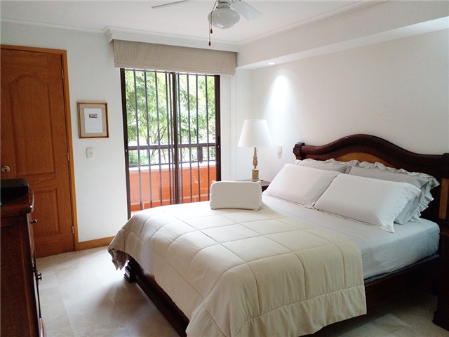 Apartamento de 3 alcobas en venta en El Tesoro, Medellín, 135 m² · foto 13 de 19