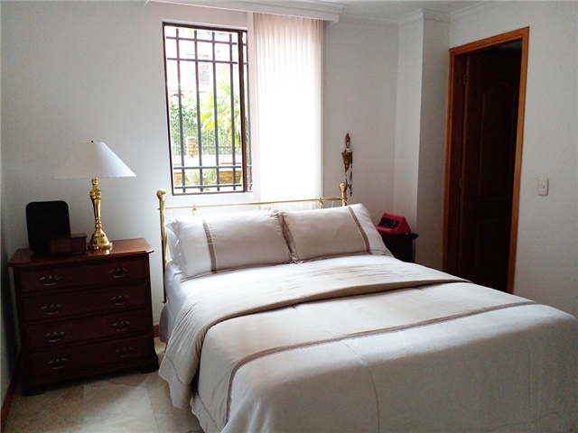 Apartamento de 3 alcobas en venta en El Tesoro, Medellín, 135 m² · foto 14 de 19