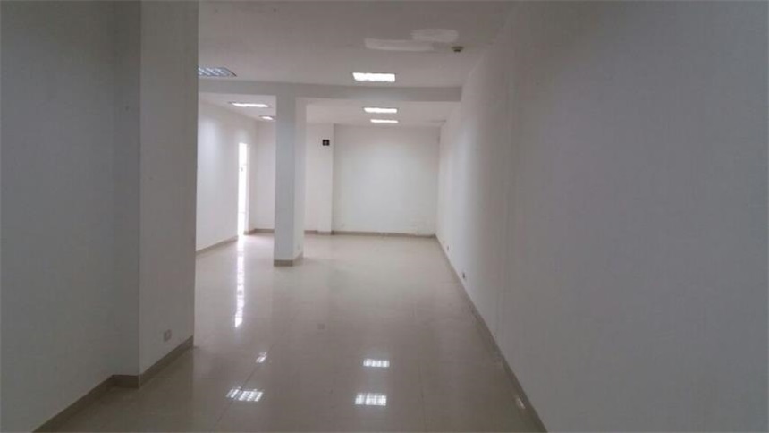 Local en Arriendo - Más