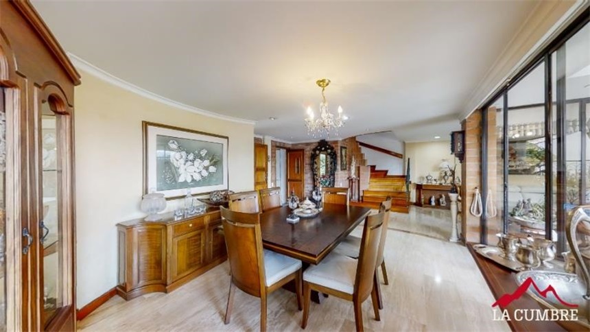 Casa de 5 alcobas en venta en El Poblado, Medellín, 312 m² · foto 3 de 24