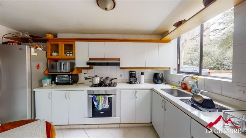 Casa de 5 alcobas en venta en El Poblado, Medellín, 312 m² · foto 10 de 24