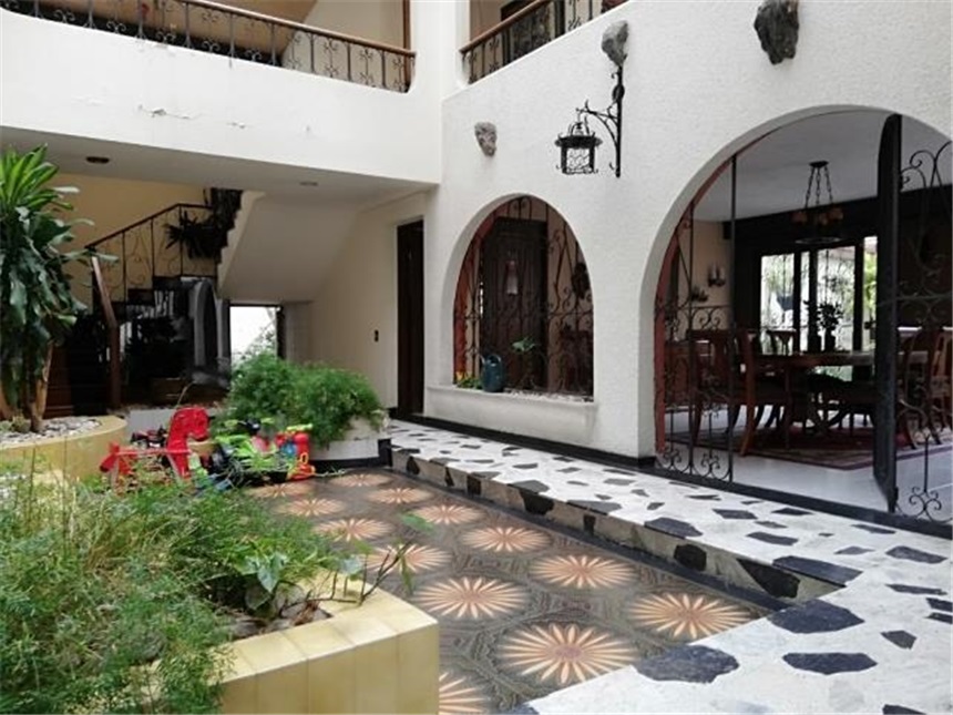 Casa de 4 alcobas en venta en Santa Barbara, Bogotá, 618 m² · foto 11 de 13