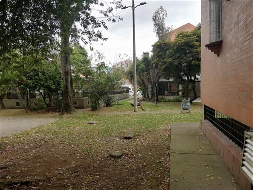 Casa de 4 alcobas en venta en Santa Barbara, Bogotá, 618 m² · foto 7 de 13