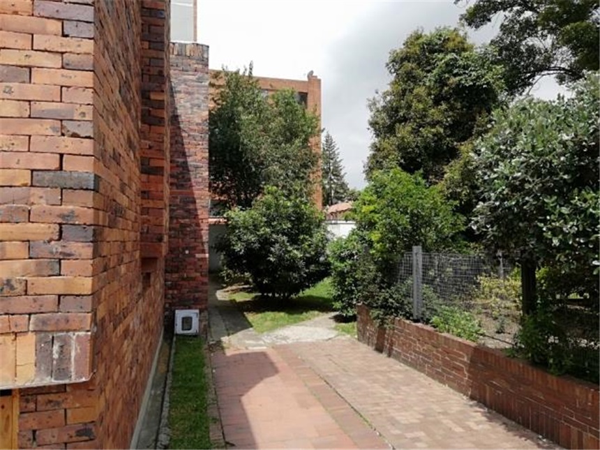 Casa de 4 alcobas en venta en Santa Barbara, Bogotá, 618 m² · foto 8 de 13