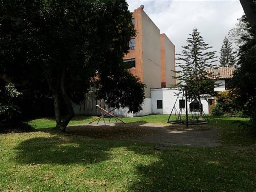 Casa de 4 alcobas en venta en Santa Barbara, Bogotá, 618 m² · foto 9 de 13