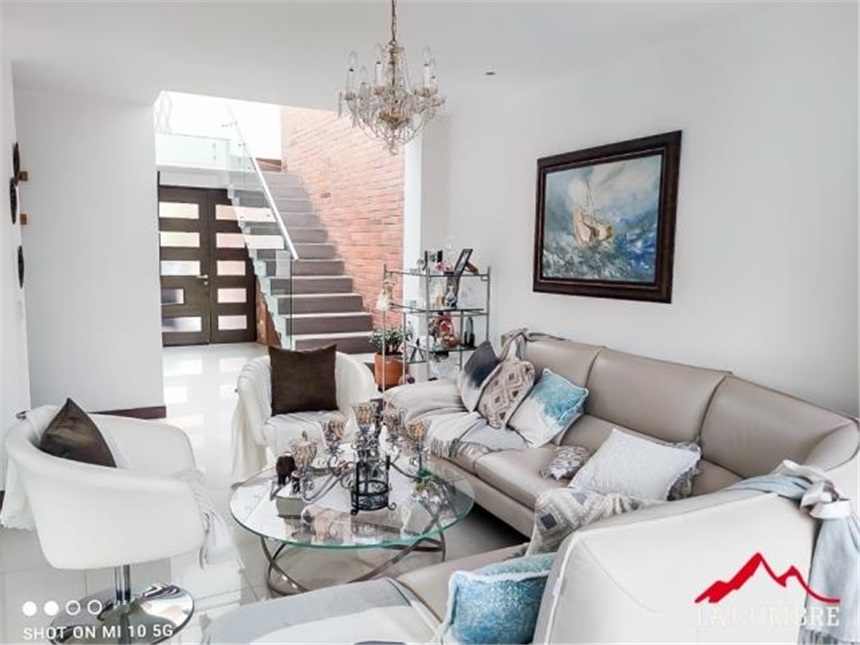 Casa de 3 alcobas en venta en Cd San Lucas, Envigado, 204 m² · foto 2 de 24