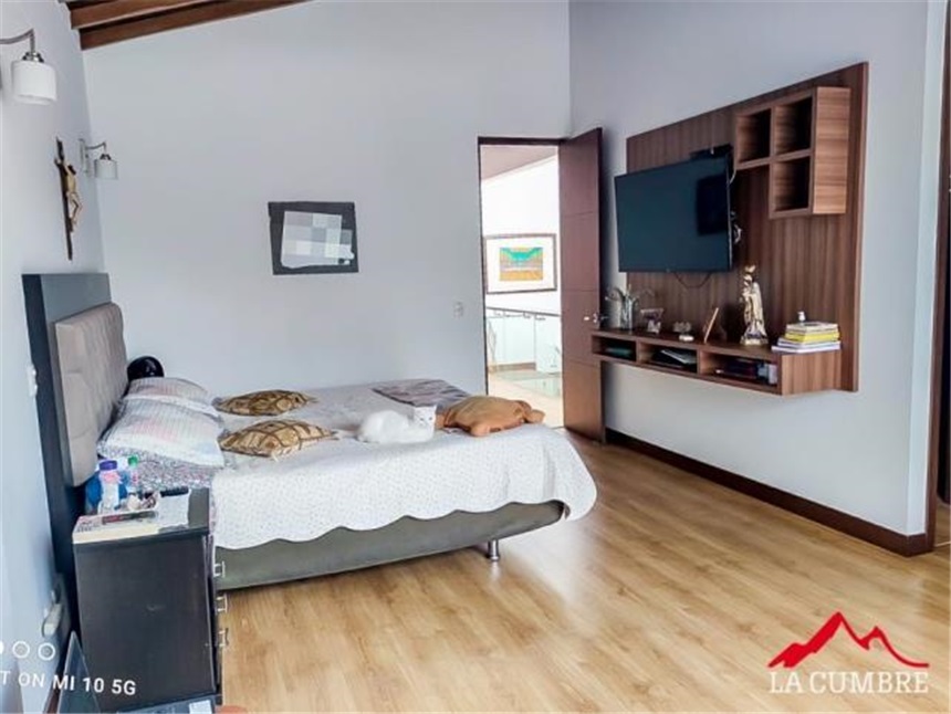 Casa de 3 alcobas en venta en Cd San Lucas, Envigado, 204 m² · foto 18 de 24