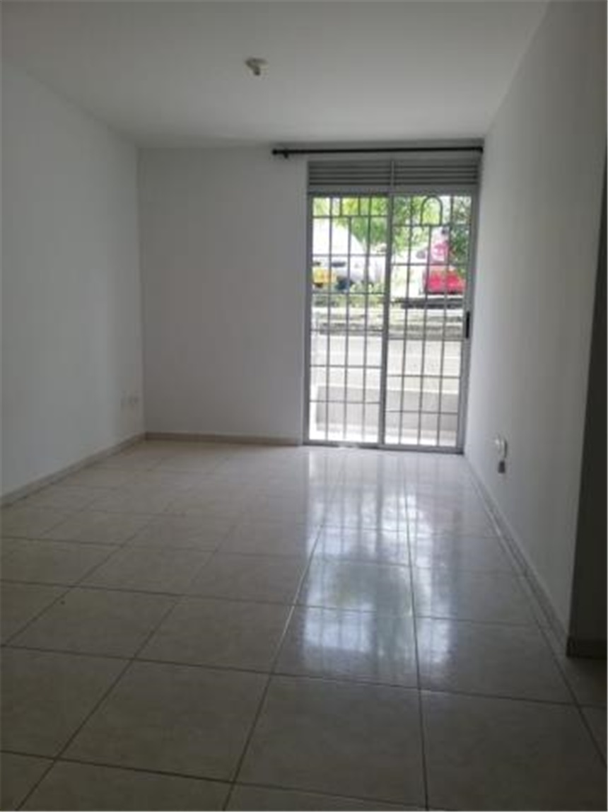 Apartamento de 3 alcobas en venta en Centro, Girón, 54 m² · foto 2 de 21