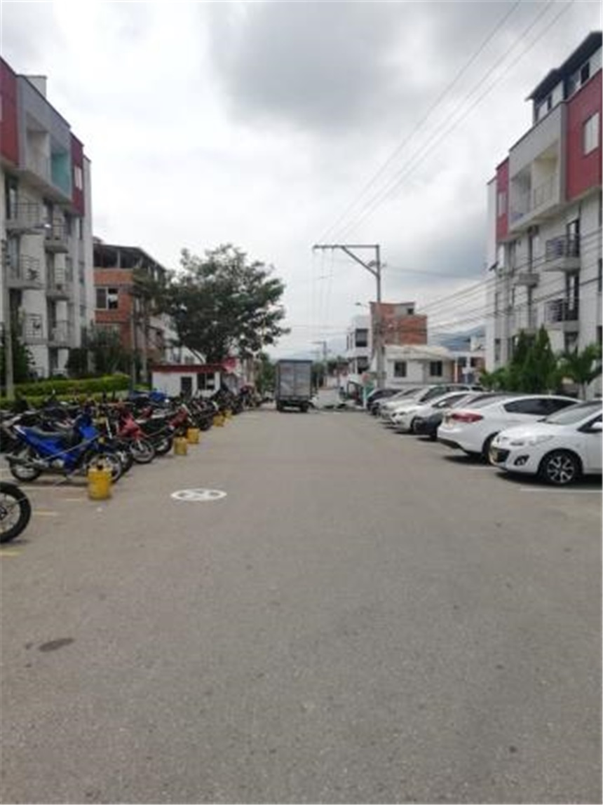 Apartamento de 3 alcobas en venta en Centro, Girón, 54 m² · foto 10 de 21