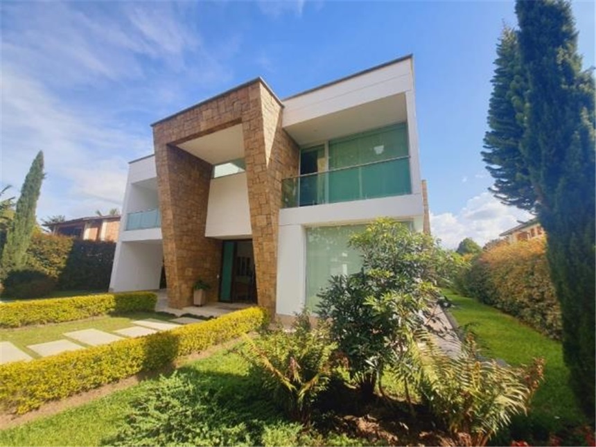Casa de 4 alcobas en venta en Rionegro, 450 m² · foto 1 de 24
