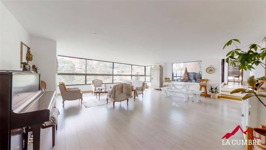 Apartamento de 4 alcobas en arriendo en El Castillo, Medellín, 313 m² · foto 2 de 24