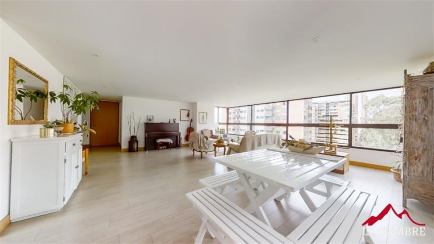 Apartamento de 4 alcobas en arriendo en El Castillo, Medellín, 313 m² · foto 3 de 24