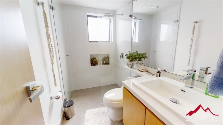 Apartamento de 4 alcobas en arriendo en El Castillo, Medellín, 313 m² · foto 22 de 24