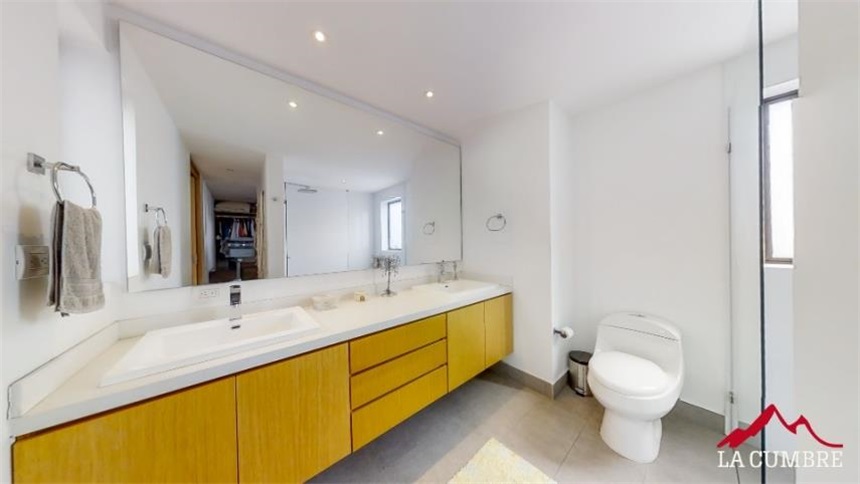 Apartamento de 4 alcobas en arriendo en El Castillo, Medellín, 313 m² · foto 23 de 24