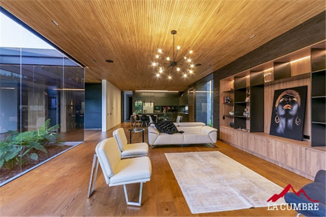 Casa de 3 alcobas en venta en Las Palmas, Envigado, 366 m² · foto 3 de 17