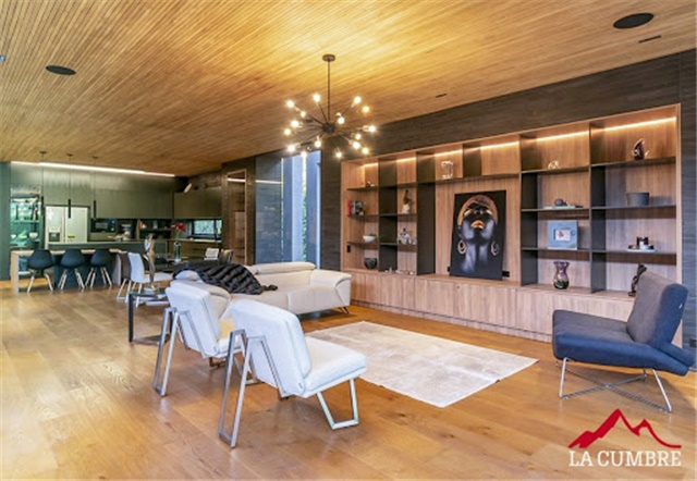 Casa de 3 alcobas en venta en Las Palmas, Envigado, 366 m² · foto 2 de 17