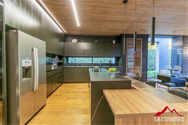 Casa de 3 alcobas en venta en Las Palmas, Envigado, 366 m² · foto 6 de 17