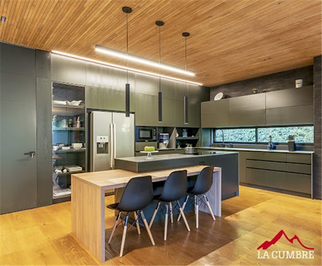 Casa de 3 alcobas en venta en Las Palmas, Envigado, 366 m² · foto 11 de 17