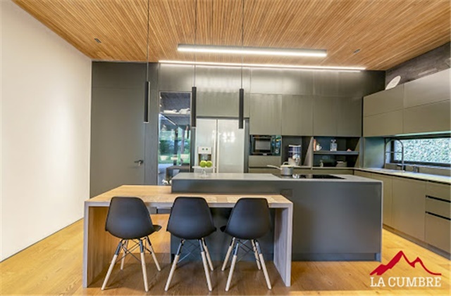 Casa de 3 alcobas en venta en Las Palmas, Envigado, 366 m² · foto 12 de 17