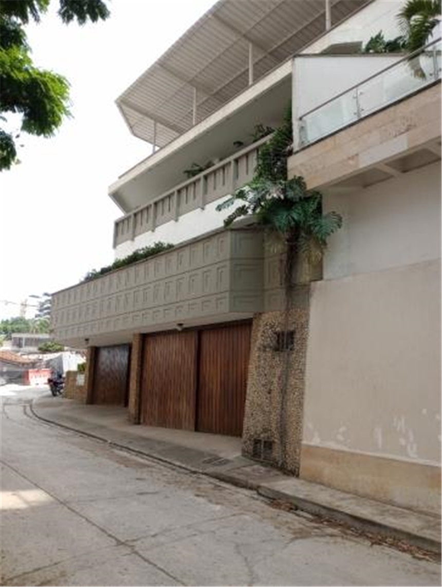Casa de 6 alcobas en venta en Santa Monica, Cali, 1012 m² · foto 3 de 24