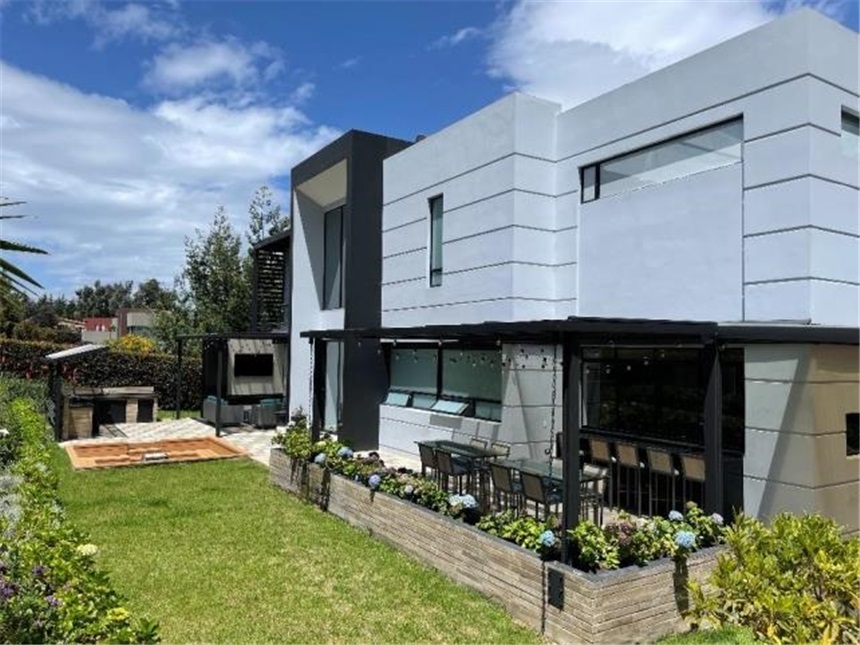 Casa de 5 alcobas en venta en Gratamira, Sopó, 836 m² · foto 2 de 24